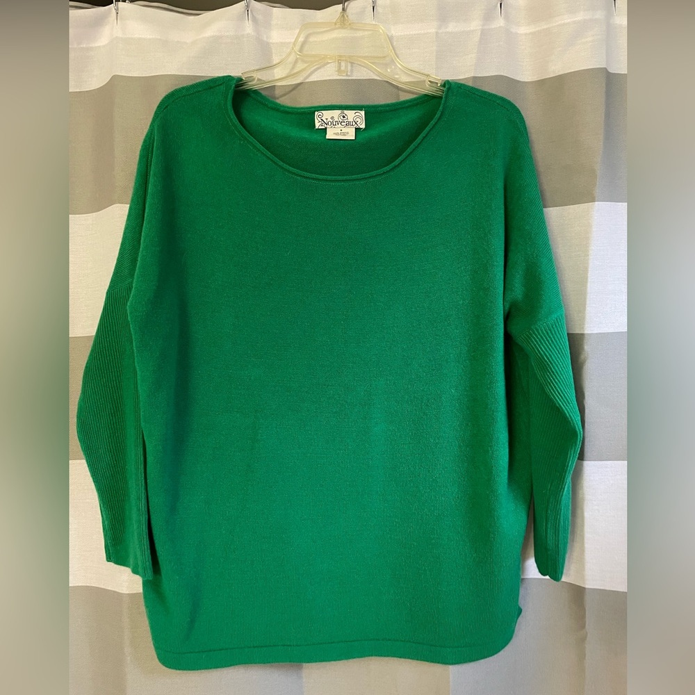 Women’s green scoop neck sweater